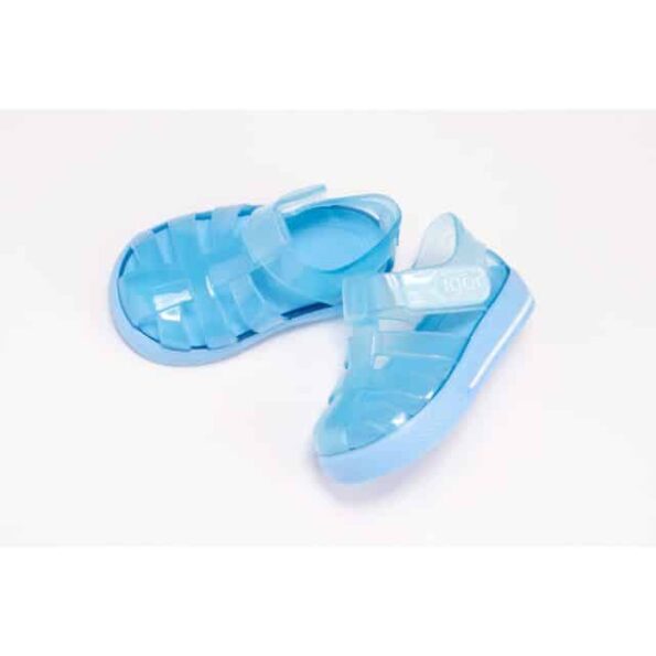 נעלי ים בצבע תכלת סולייה תכלת של חברת איגור לוגו איגור סגירת סקוץ